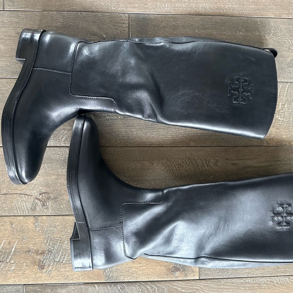 NWOB Tory Burch tall black embossed riding boot 7 - Picture 5 of 12